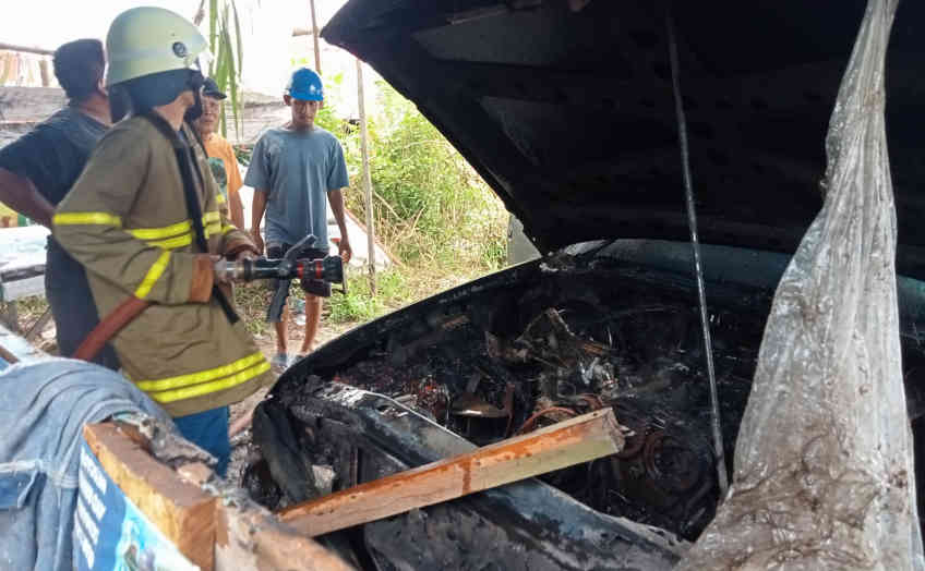 Mesin Mobil Faruq Terbakar di Kelurahan Tanjungpendam