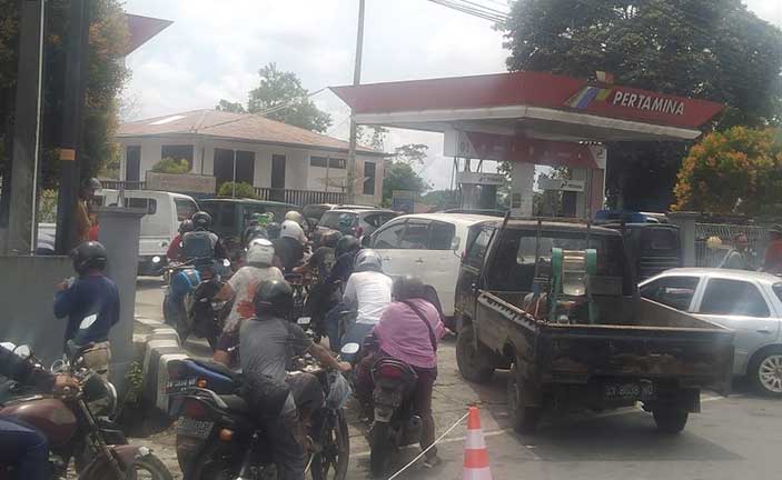 Antrian BBM Kembali Semrawut di SPBU Tanjungpandan Belitung, Bahkan Sempat Terjadi Perkelahian