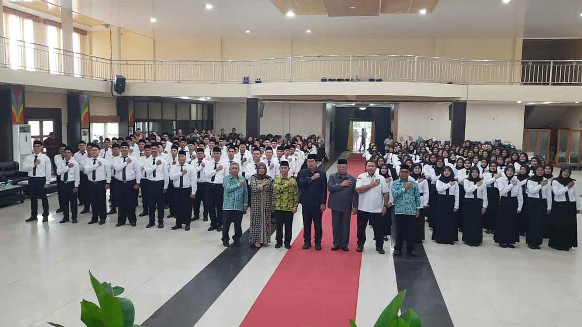 171 CPNS Belitung Timur Formasi 2024 Terima SK, Bupati Tekankan Nilai BERAKHLAK dalam Pengabdian