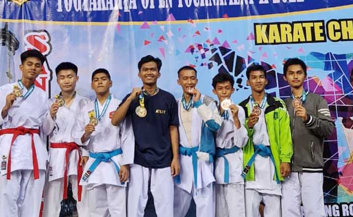 Reygil dan Juwanda Dulang Medali Emas di Kejurnas Karate Yogyakarta Open 2022