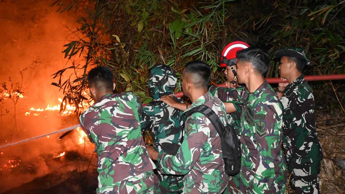 Lanud H.AS Hanandjoeddin Bergerak Cepat, Karhutla di 2 Wilayah Belitung Dipadamkan