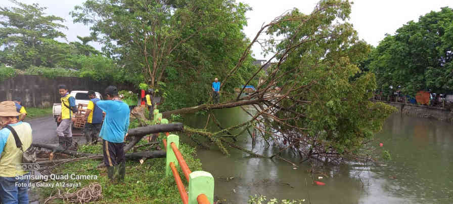 Peringati Hari Bakti PU 2022, DPUPR Belitung Kerja Bakti di Sepanjang Sungai Siburik