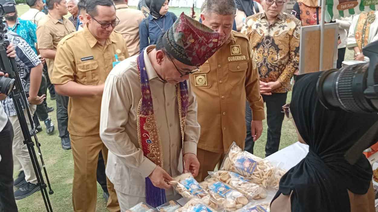 Menteri Koperasi Puji Kerupuk Khas Bangka, Budi Arie: Terenak di Dunia