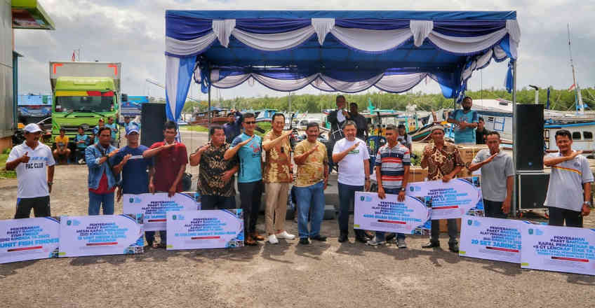 Dinas Perikanan Serahkan Bantuan Perikanan Kepada Masyarakat Nelayan