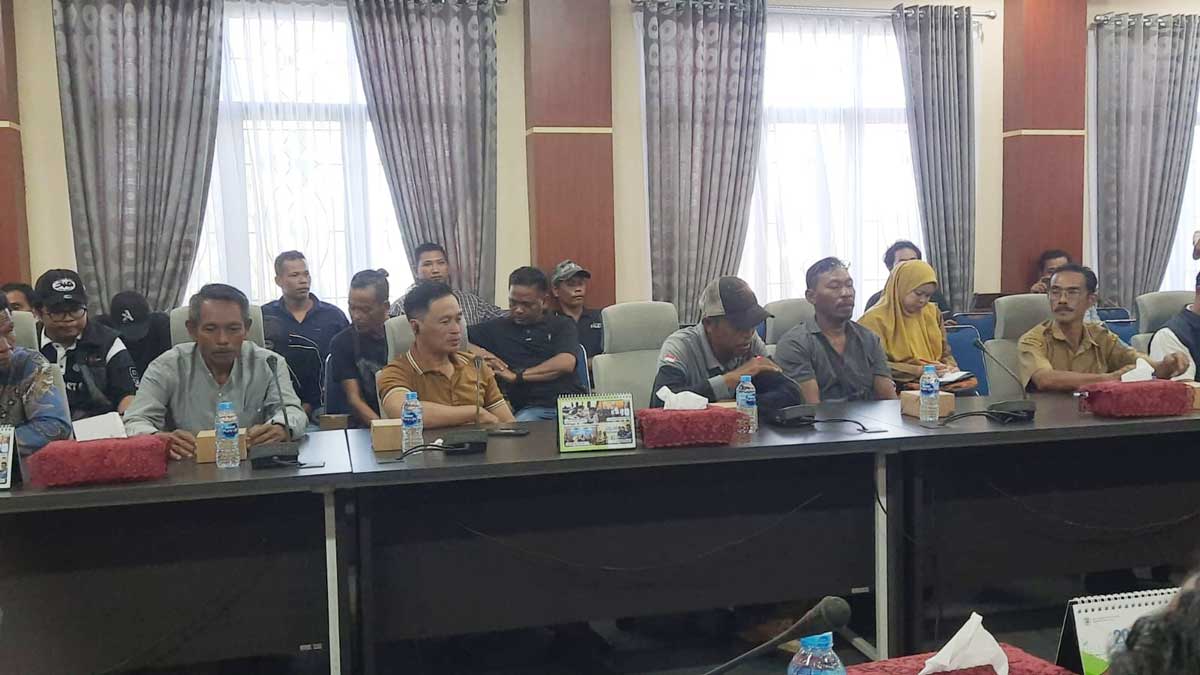 PT Timah Diminta Panggil Kolektor, DPRD Beltim Target Harga Timah Penambang Naik Pekan Ini