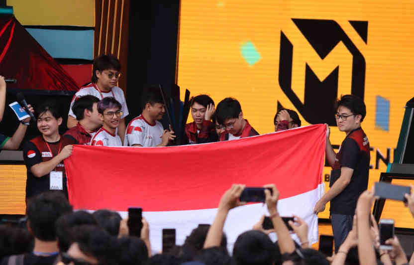 Ketua PB ESI Terima Rekor MURI Kejuaraan Dunia Esports di Bali