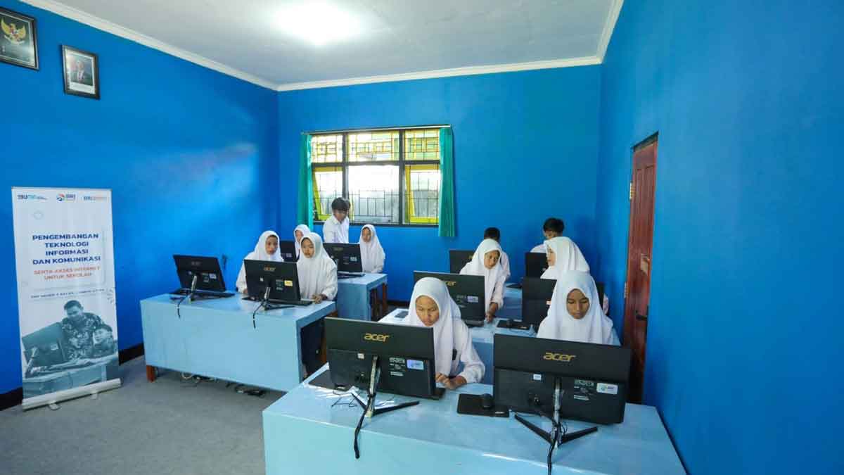 BRI Perkuat Pendidikan Digital di Daerah 3T, Salurkan Bantuan Teknologi ke SMP Lombok Utara
