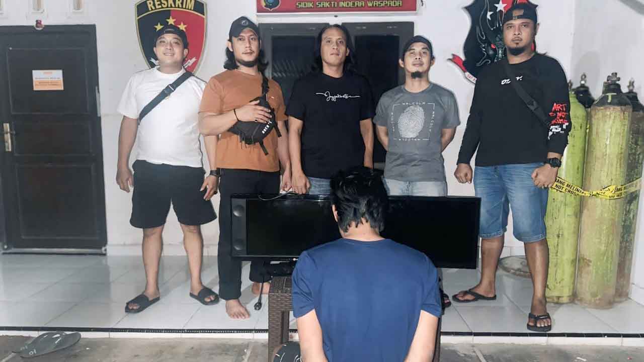 Pemuda Ini Nekat Bobol Rumah Siang Bolong, Gasak Dua TV dan Pajangan Samurai