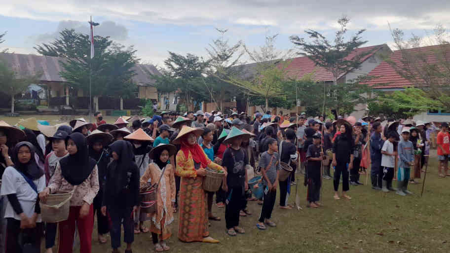 Meriahkan HUT ke-77 RI, SMPN 5 Membalong Jalan Santai Nuansa Pawai, Tampilkan Kearifan Lokal