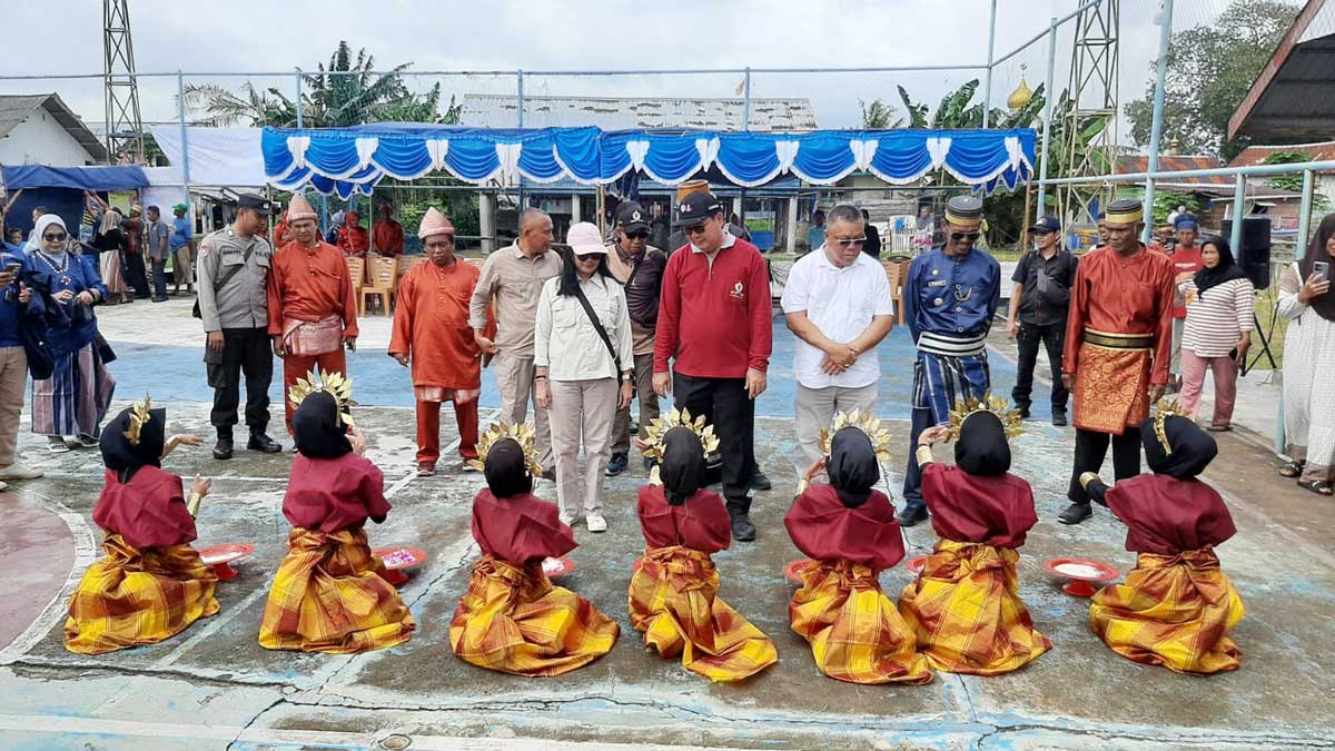 Buka Festival Bahari Buku Limau, Bupati Beltim Dorong Pengembangan Destinasi Wisata Pulau