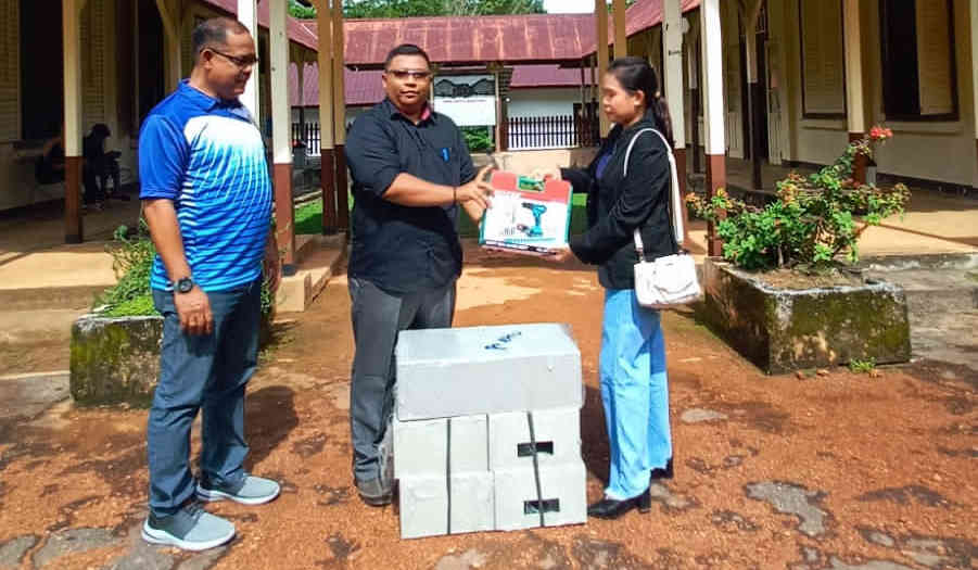 SMK Stannia Manggar Dapat Bantuan CSR Panel Box dan Peralatan Listrik