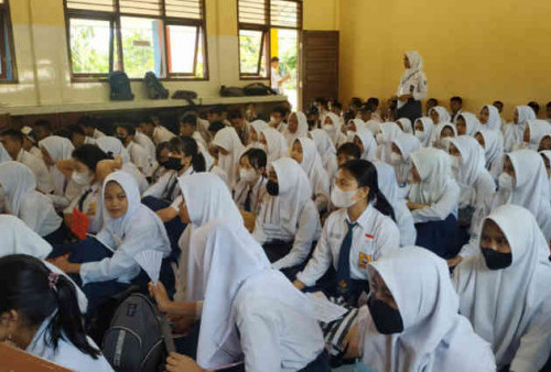 PT Timah Edukasi Sejarah Timah Pulau Belitung di MPLS SMAN 1 Damar