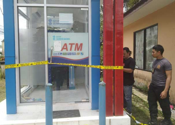 Mesin ATM Bank Sumsel Babel Dibobol, Tak Jauh Dari Polsek Badau, Ciri-Ciri Pelaku Terekam CCTV