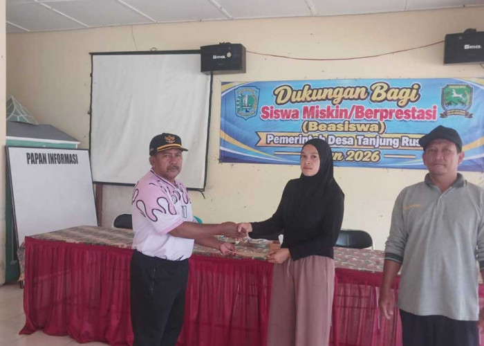 38 Warga Desa Tanjung Rusa Terima Beasiswa, Segini Besaran Bantuan