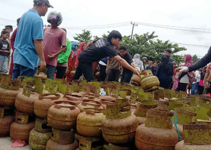 Emak-emak Serbu Operasi Pasar LPG 3 Kg di Belitung, Pertamina Jamin Stok Aman