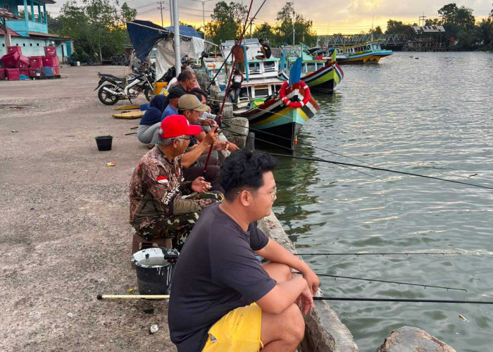 Hobi Mancing di Dermaga Gantong Jadi Peluang Cuan di Beltim, Belanak hingga Kakap Laris Dijual