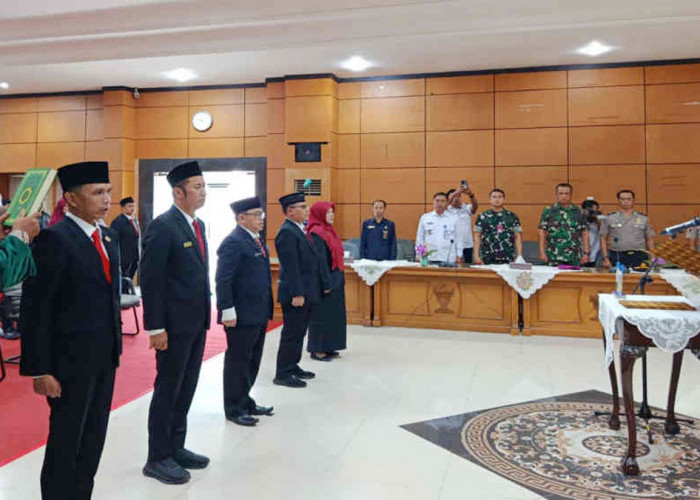Bupati Belitung Lantik 5 Pejabat Administrator dan Pengawas, Tekankan Profesionalisme