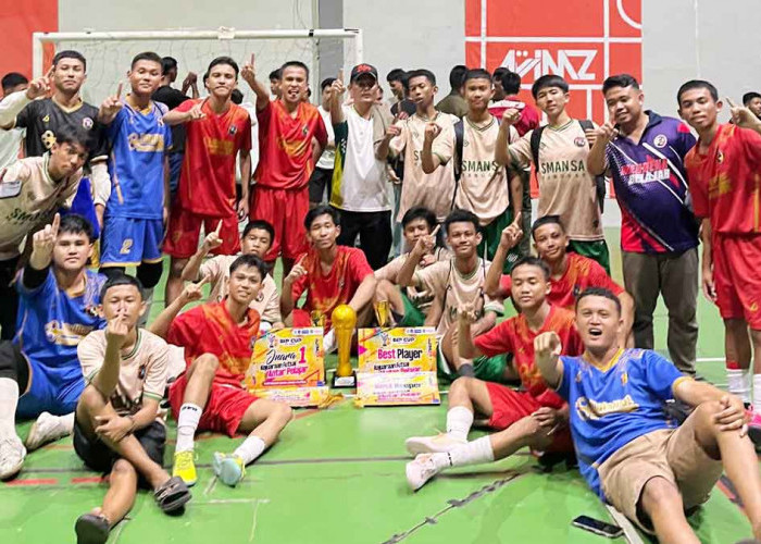 Persembahkan Kado HUT RI, Tim Futsal SMAN 1 Manggar Juara BIP CUP 2025