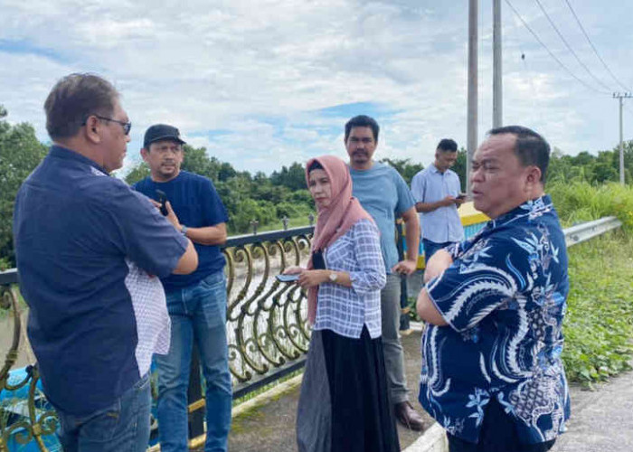 Kades Perawas Tinjau Lokasi Sungai Bersama Anggota DPRD Babel, Usulkan Normalisasi Cegah Banjir