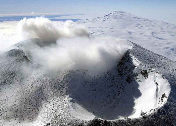 Bukan Mitos! Gunung di Antartika Ini Muntahkan Emas Tiap Hari