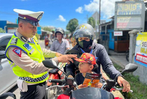 Naik Motor Pakai Sandal Jepit Tidak Ditilang, Satlantas Polres Belitung Hanya Berikan Himbauan