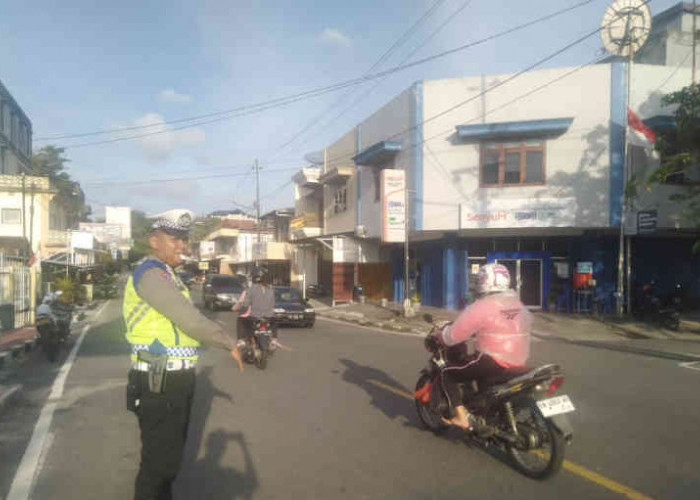 Antisipasi Kecelakaan, Polres Belitung Lakukan Pengamanan Jalan Pagi dan Sore