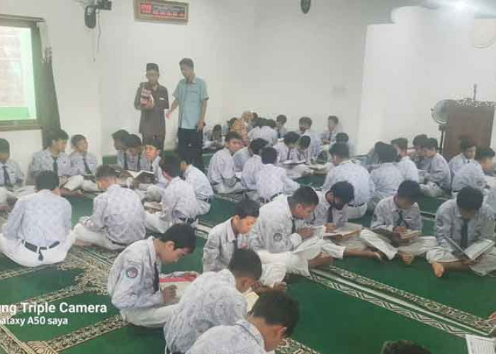 Selama Ramadan, SMP Negeri 2 Tanjungpandan Gelar Tadarusan dan Sholat Dhuha