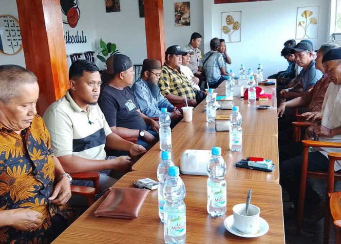 Truk Kaolin PT HPI Rusak Jalan Desa Batu Penyu, Warga Desak Perbaikan dan Jalur Alternatif