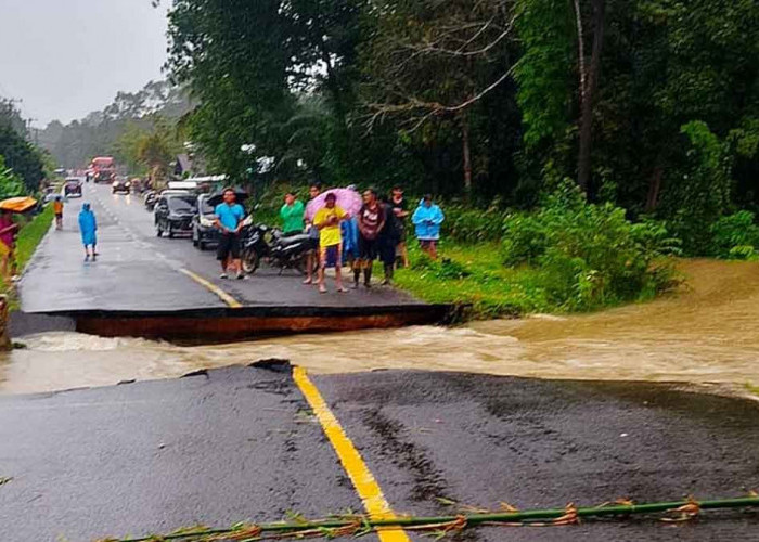 Breaking News: Jembatan Penghubung Belitung Timur Putus, Akses Jalan Manggar–Tanjungpandan Lumpuh