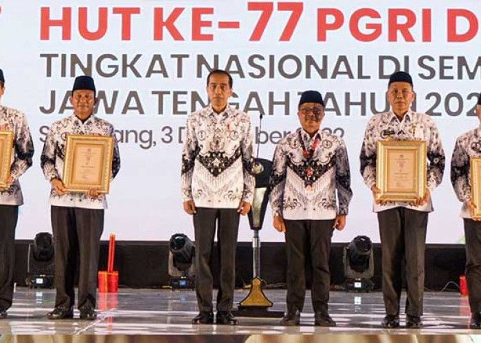 Bupati Beltim Dapat Penghargaan Dwija Praja Nugraha 2022, Disaksikan Presiden Jokowi
