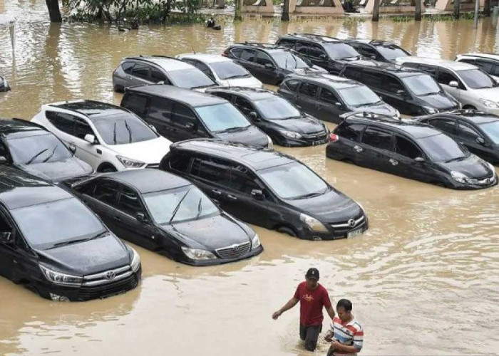Jangan Panik, Ini 7 Cara Aman Selamatkan Mesin Mobil Terendam Banjir