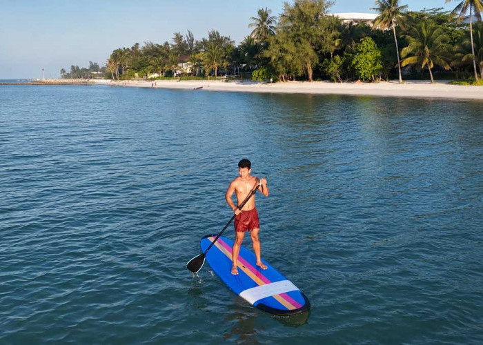 Liburan di Belitung Makin Seru, Santika Premiere Tawarkan Coastal Staycation dengan Paddle Board