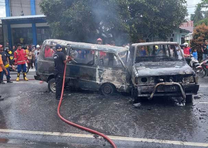 Kecelakaan Mobil di Air Merbau, Kijang dan Carry Ludes Terbakar 