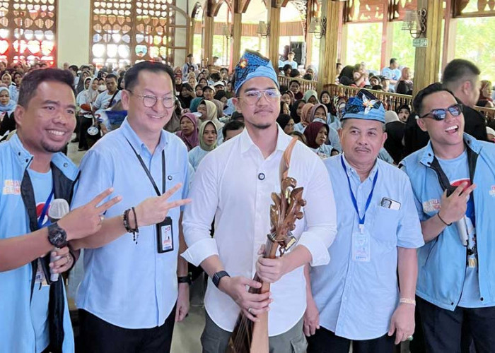 Hadiri Kampanye Paslon Isyak-Masdar, Kaesang Dengarkan Aspirasi Warga Belitung 