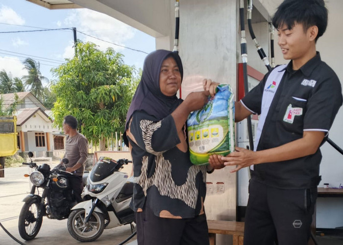 SPBU Membalong Rutin Berbagi 50 Karung Beras, Ringankan Beban Warga Kurang Mampu