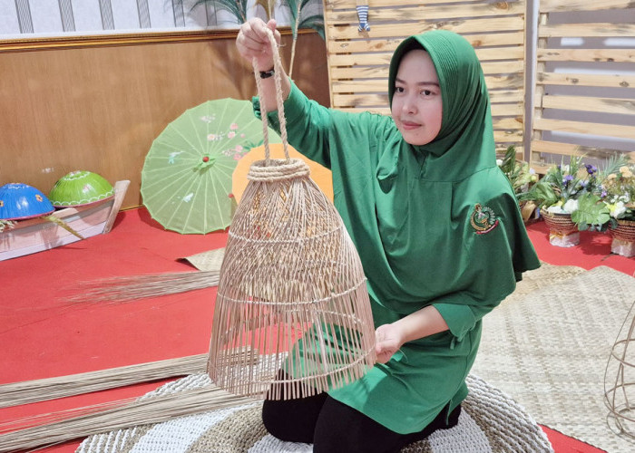 Kerajinan Lidi Nipah Belitung Tembus Pasar Cenderamata, Potensi Lokal Naik Kelas