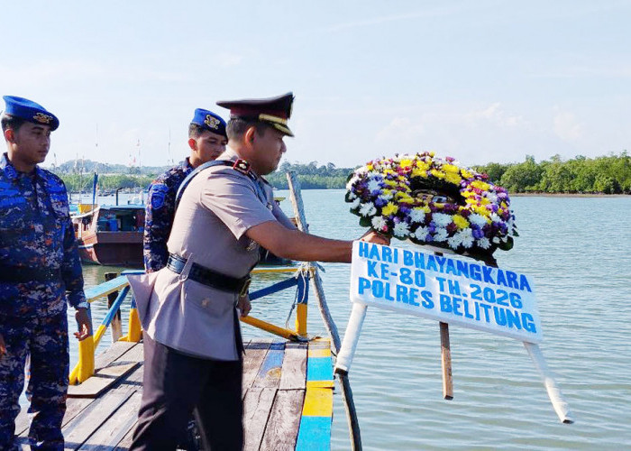 Hari Bhayangkara ke-80, Polres Belitung Tabur Bunga di Laut untuk Kenang Jasa Pahlawan