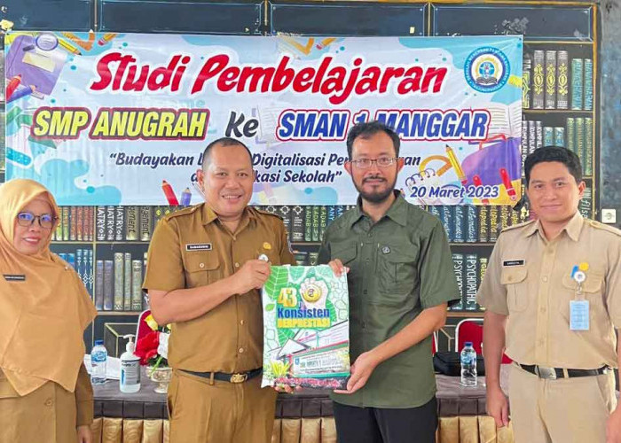 SMP Anugrah Tanjungpandan Belajar Literasi Menulis dan Digital ke SMAN 1 Manggar