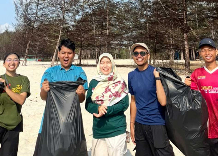 Dari Pantai Nyiur Melambai, Siswa SMAN 1 Manggar Belajar Jaga Lingkungan Pesisir