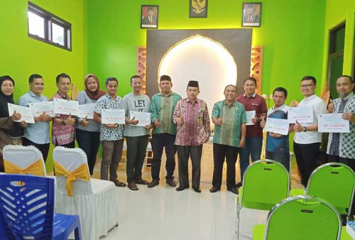 10 Pelaku Usaha Terima Bantuan Program Keluarga Bina Ummat Kemenag Belitung