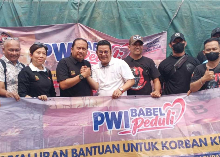 PWI Babel Peduli Salurkan Bantuan untuk Korban Kebakaran Serdang, Bupati Basel Apresiasi