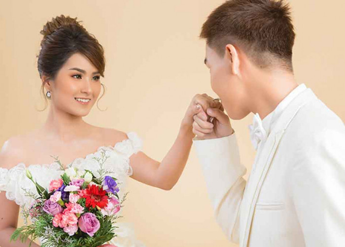 5 Arti Mimpi Menikah dengan Orang yang Kamu Kenal, Jangan Dianggap Biasa!