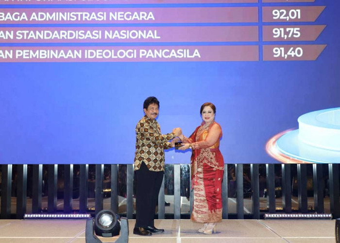 Selamat! Kepala BPIP Terima Penghargaan Keterbukaan Informasi 2024 dari KIP