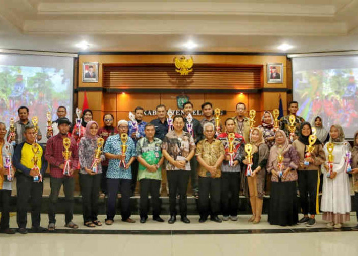 Pemkab Belitung Serahkan Hadiah ke Pemenang Pawai Pembangunan 2022