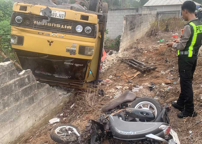Kecelakaan! Truk Oleng Tabrak Motor di Jalan Pilang, Pelajar Dilarikan ke RSUD