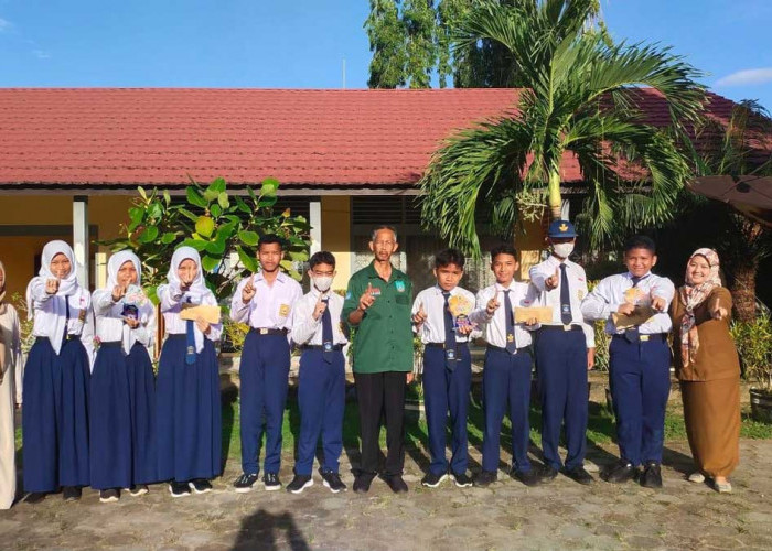 SMP Negeri 1 Kelapa Kampit Torehkan Prestasi di Ajang FLS2N Belitung Timur 2023