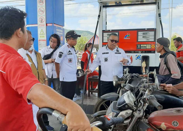 Antrean BBM di SPBU Kelapa Kampit Mulai Teratur, Wabup Beltim Soroti Jam Buka