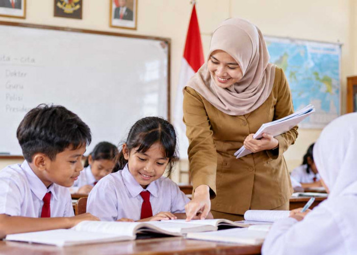 Komitmen Pendidikan Gratis, Begini Cara Prabowo Tingkatkan Kesejahteraan Guru