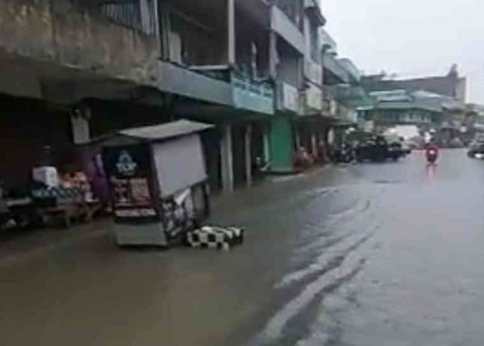 Pasar Tanjungpandan Banjir, Terparah Depan Kelenteng, BPBD Belitung Berikan Penjelasan