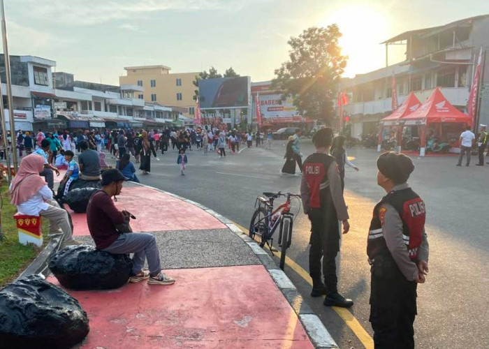 Polres Belitung Kawal Car Free Day di Bundaran Satam, Ratusan Warga Nyaman Berolahraga